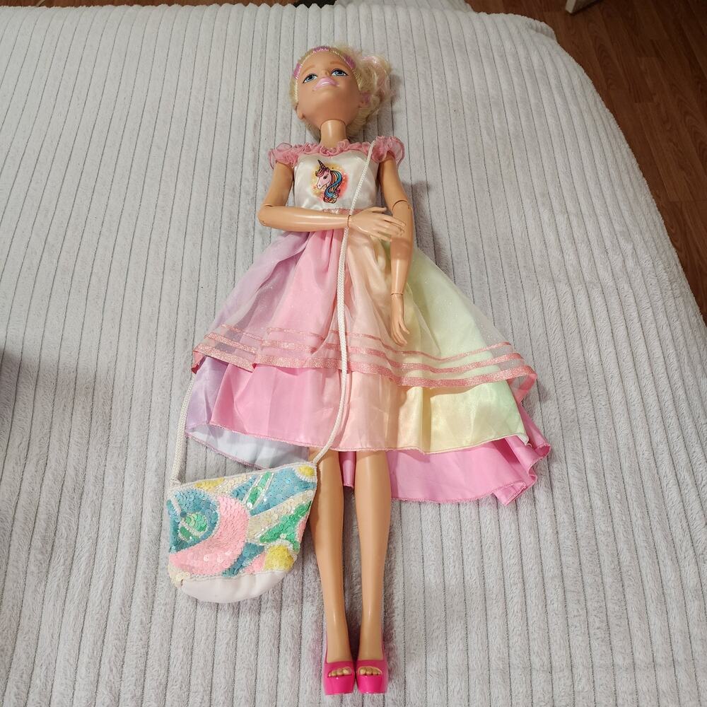 28 inch Barbie blonde with unicorn dress 2013 VV